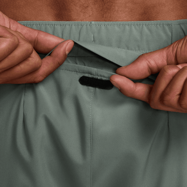 NIKE DRI-FIT CHALLENGER MEN'S 5" BRIEF-LINED VERSATILE SHORTS
