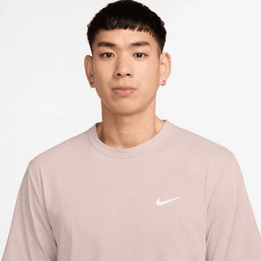NIKE HYVERSE MEN'S DRI-FIT UV SHORT-SLEEVE VERSATILE TOP