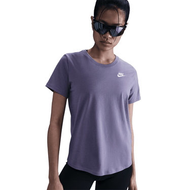 NIKE SPORTSWEAR CLUB ESSENTIALS WOMEN'S T-SHIRT