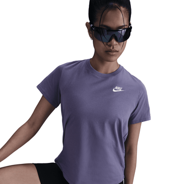 NIKE SPORTSWEAR CLUB ESSENTIALS WOMEN'S T-SHIRT