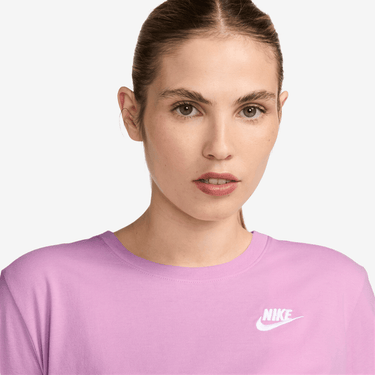 NIKE SPORTSWEAR CLUB ESSENTIALS WOMEN'S T-SHIRT