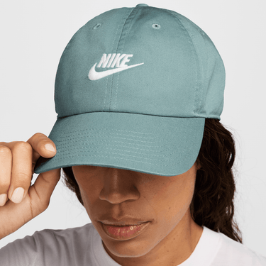 NIKE CLUB UNSTRUCTURED FUTURA WASH CAP