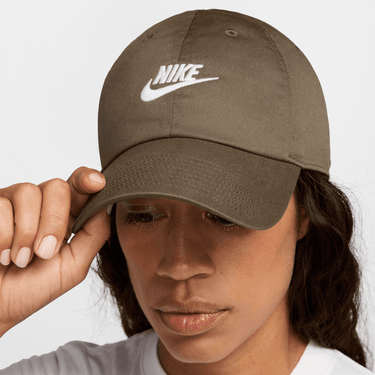 NIKE CLUB UNSTRUCTURED FUTURA WASH CAP