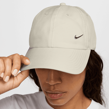 NIKE DRI-FIT CLUB UNSTRUCTURED METAL SWOOSH CAP