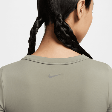 NIKE ONE FITTED WOMEN'S DRI-FIT SHORT-SLEEVE CROPPED TOP