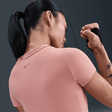 NIKE ONE FITTED WOMEN'S DRI-FIT SHORT-SLEEVE CROPPED TOP