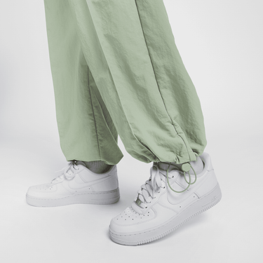 NIKE SPORTSWEAR EVERYTHING WOVENS WOMEN'S MID-RISE OPEN-HEM PANTS