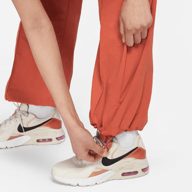 NIKE SPORTSWEAR EVERYTHING WOVENS WOMEN'S MID-RISE OPEN-HEM PANTS