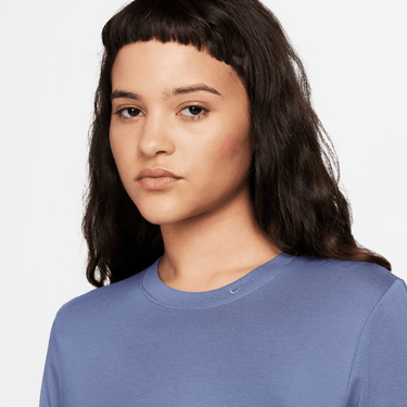 NIKE SPORTSWEAR ESSENTIAL WOMEN'S CROP T-SHIRT