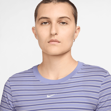 NIKE SPORTSWEAR CHILL KNIT WOMEN'S SLIM STRIPED T-SHIRT