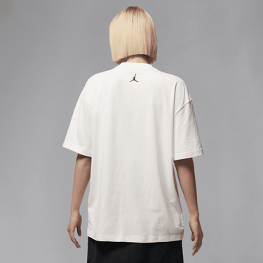 JORDAN WOMEN'S OVERSIZED SHORT-SLEEVE GRAPHIC T-SHIRT