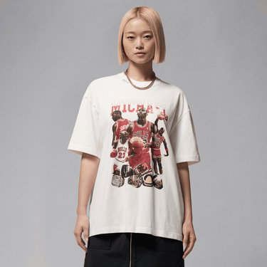 JORDAN WOMEN'S OVERSIZED SHORT-SLEEVE GRAPHIC T-SHIRT