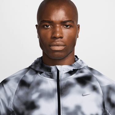 NIKE RUNNING DIVISION MEN'S UV RUNNING JACKET