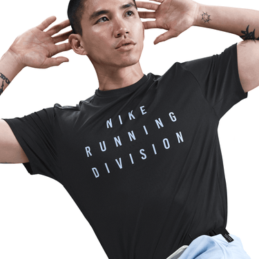 NIKE RUNNING DIVISION MEN'S DRI-FIT SHORT-SLEEVE RUNNING TOP