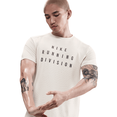 NIKE RUNNING DIVISION MEN'S DRI-FIT SHORT-SLEEVE T-SHIRT