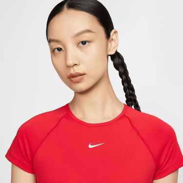 NIKE PRO WOMEN'S DRI-FIT SHORT-SLEEVE CROPPED GRAPHIC TOP