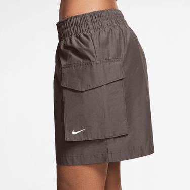 NIKE SPORTSWEAR ESSENTIAL WOVEN WOMEN'S HIGH-WAISTED 5" CARGO SHORTS