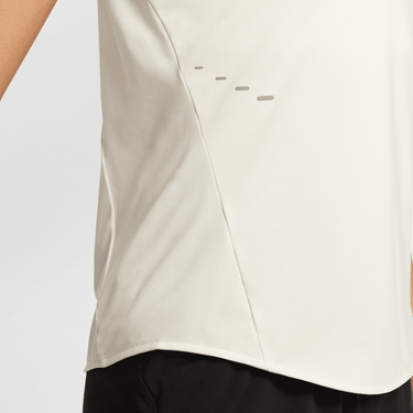 NIKE SWIFT WOMEN'S DRI-FIT SHORT-SLEEVE RUNNING TOP
