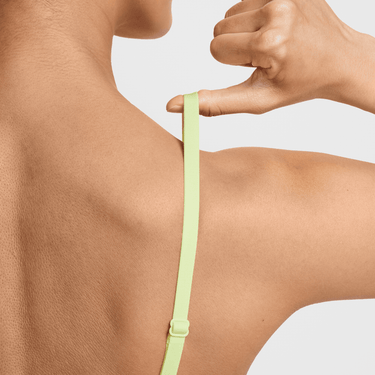 NIKE FORM WOMEN'S LIGHT-SUPPORT PADDED TRIANGLE SPORTS BRA