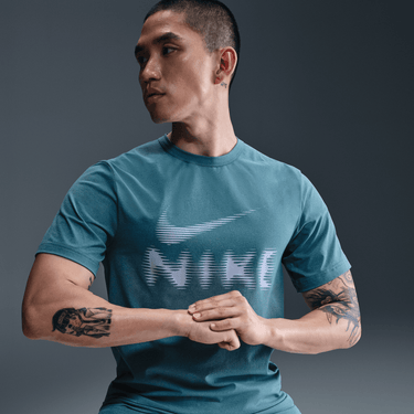 NIKE HYVERSE MEN'S DRI-FIT UV VERSATILE T-SHIRT