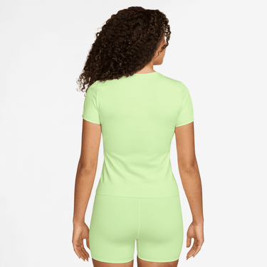NIKE FORM WOMEN'S SHORT-SLEEVE TOP
