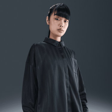NIKE SPORTSWEAR WOMEN'S OVERSIZED JACQUARD STRIPED BUTTON-DOWN SHIRT