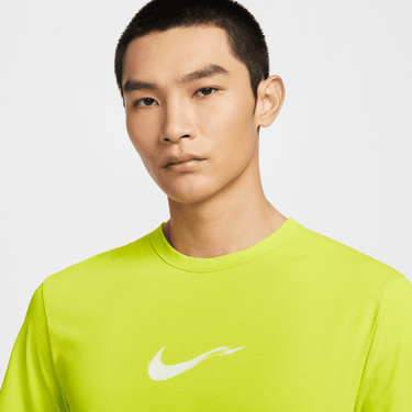 NIKE HYVERSE MEN'S DRI-FIT UV SHORT-SLEEVE TOP