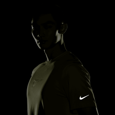 NIKE HYVERSE MEN'S DRI-FIT UV SHORT-SLEEVE TOP