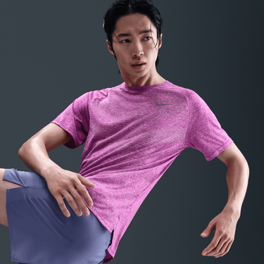 NIKE STRIDE MEN'S DRI-FIT ADV SHORT-SLEEVE RUNNING T OP