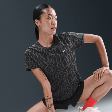 NIKE SWIFT WOMEN'S DRI-FIT SHORT-SLEEVE RUNNING TOP