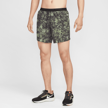 NIKE STRIDE MEN'S DRI-FIT 7" BRIEF-LINED PRINTED RUNNING SHORTS