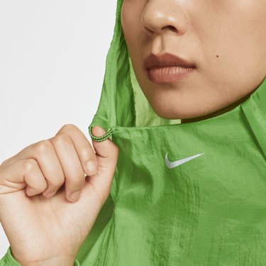 NIKE RUN DIVISION WOMEN'S PACKABLE RUNNING JACKET