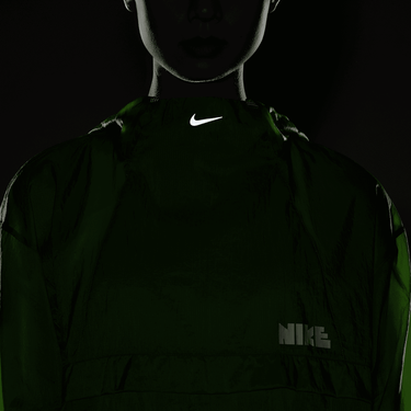 NIKE RUN DIVISION WOMEN'S PACKABLE RUNNING JACKET
