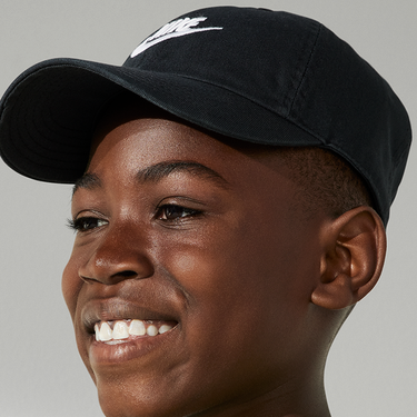 NIKE CLUB KIDS' UNSTRUCTURED FUTURA WASH CAP