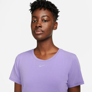 NIKE DRI-FIT ONE LUXE WOMENS STANDARD FIT SHORT-SLEEVE TOP
