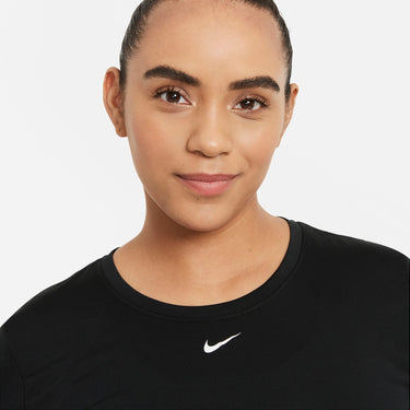 NIKE DRI-FIT ONE WOMENS STANDARD FIT LONG-SLEEVE TOP (PLUS SIZE)