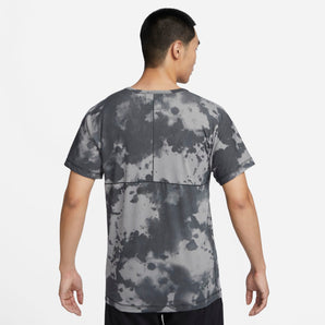 NIKE DRI-FIT MENS ALLOVER PRINT SHORT-SLEEVE YOGA TOP